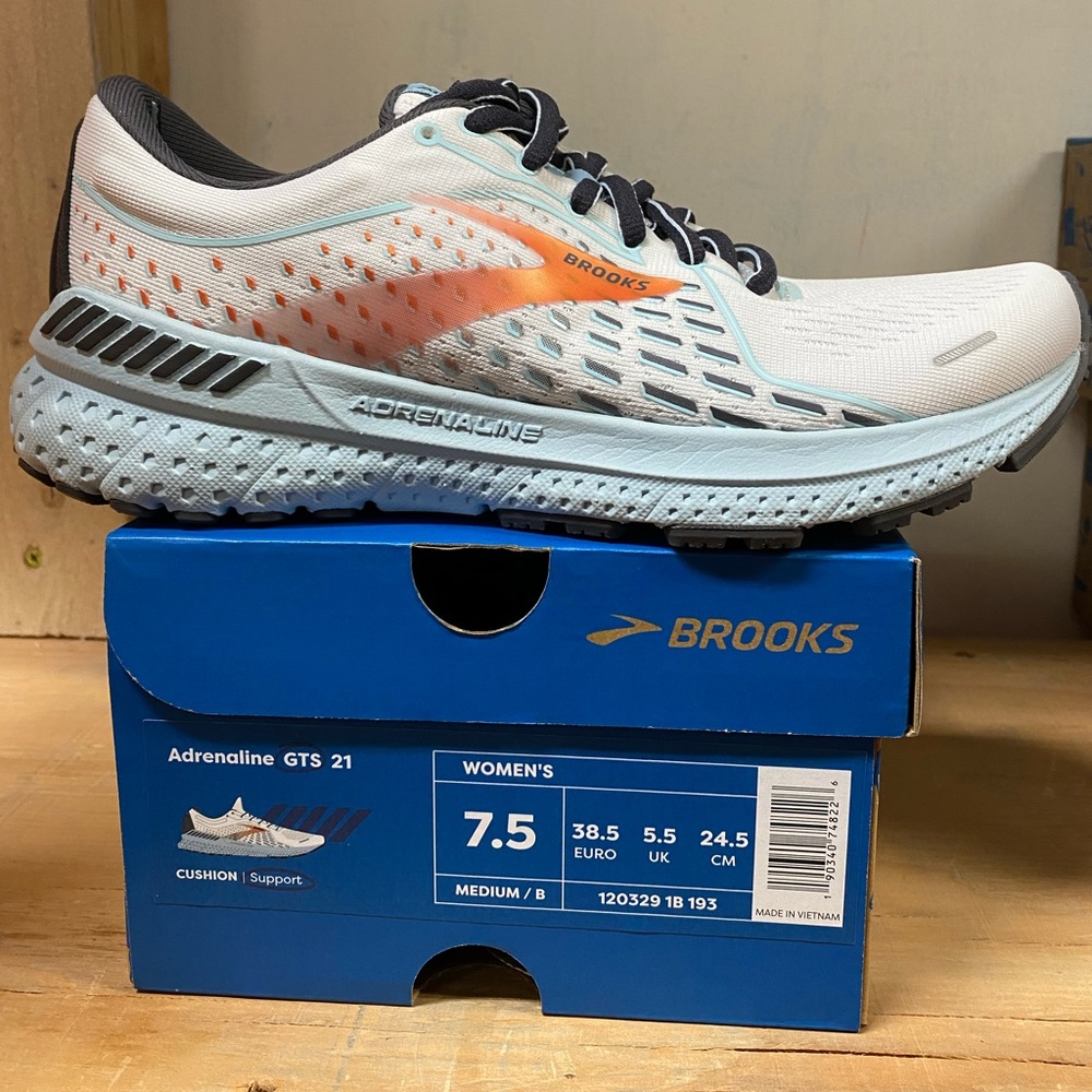 Brooks adrenaline women’s size 7.5 brand new!